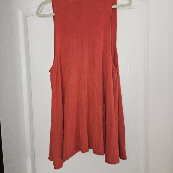 Vest - Picture 3 of 3